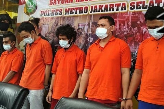 5 Polisi Gadungan Bermodus Tuduh Korban Pengedar Narkoba Beraksi di Apartemen - JPNN.COM