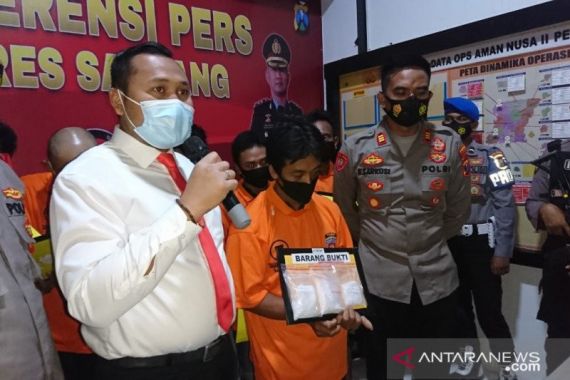 AB Ditangkap Gara-gara Membawa Barang Terlarang, Kasihan Istri dan Anaknya - JPNN.COM