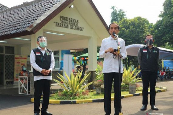 Jokowi Jawab Begini jika Ditanya Kesiapannya Menerima Vaksin Covid-19 - JPNN.COM