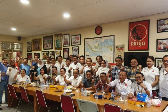 Projo Sebut Eri Cahyadi-Armuji Punya Program dan Sifat Seperti Jokowi - JPNN.COM