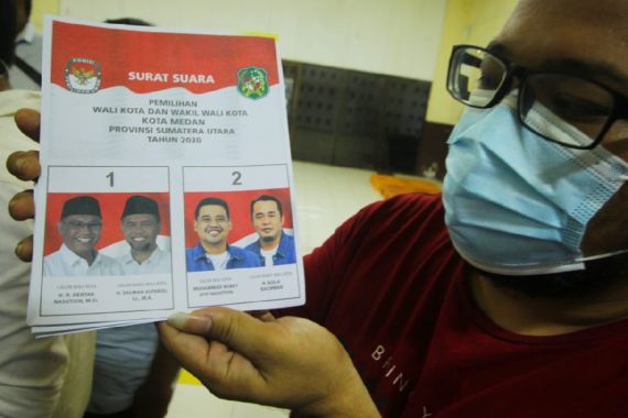 Kubu Rival Menantu Jokowi Protes Soal Kertas Surat Suara: Jika Tidak Diubah Kami akan Tuntut - JPNN.COM