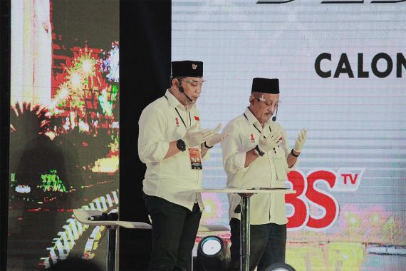 Ini Doa yang Dibaca Eri Cahyadi saat Menutup Debat Pilkada Surabaya - JPNN.COM