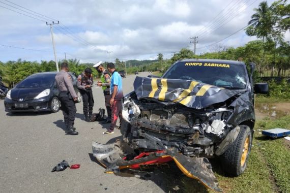 Kecelakaan Maut Honda Brio vs Mobil Patroli, Sarinande Meninggal Dunia, Nih Penampakannya - JPNN.COM