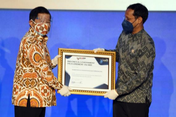 Kemendikbud Raih Indonesia Government Procurement Awards 2020 - JPNN.COM