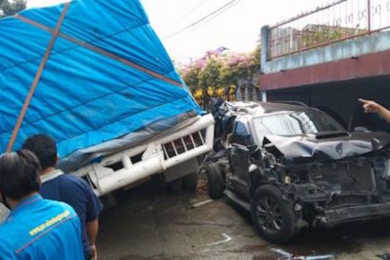 Kecelakaan Maut di Simalungun, Truk Fuso Hantam 11 Kendaraan, 5 Orang Tewas - JPNN.COM