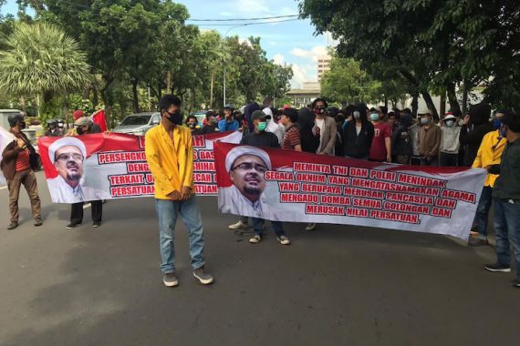 Sikapi Kerumunan Pendukung Habib Rizieq, Mahasiswa Gelar Demo di Kantor Anies - JPNN.COM