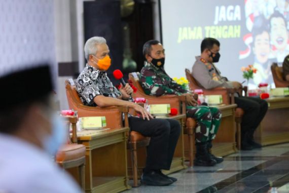Ganjar Pranowo: Jika Ada yang Ganggu Ideologi, NKRI dan Pancasila, Kita Lawan! - JPNN.COM