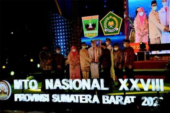 Sumatera Barat Ukir Sejarah di MTQ Nasional XXVIII - JPNN.COM
