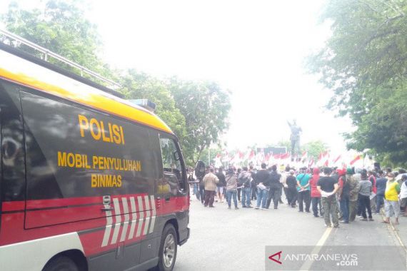 Warga Kota Solo Gelar Aksi Menolak Habib Rizieq, Sikap Polisi Tegas - JPNN.COM