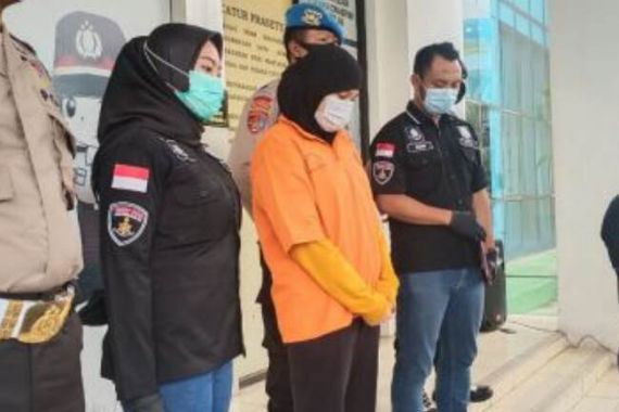 Polisi Ungkap Motif Ibu Muda yang Tenggelamkan Kepala Anak ke Ember Berisi Air, Oh Ternyata - JPNN.COM