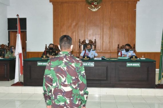 Letda Oky dan Serda Mikhael Dipecat dari TNI, Sembilan Prajurit Lagi Dihukum Mulai 9-12 Bulan Penjara - JPNN.COM