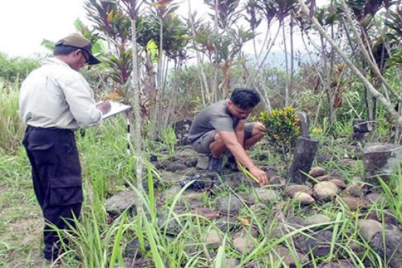 Heboh Penemuan Situs Batu Kujang di Gunung Manglayang, Konon Batas Kerajaan Sunda dan Galuh - JPNN.COM