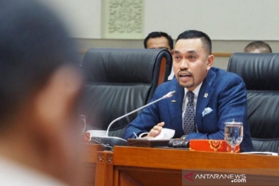 Sahroni Minta Menkes Dahulukan Vaksinasi Covid-19 untuk TNI-Polri, DPR Belakangan Saja - JPNN.COM