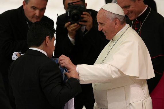 Maradona Tutup Usia, Paus Fransiskus Terus Mengingatnya Dalam Doa - JPNN.COM