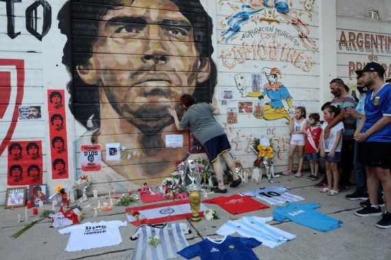 Maradona Tutup Usia, Napoli Berencana Melakukan Ini Untuk Mengenang Jasanya - JPNN.COM