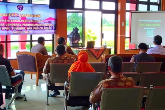 UPBU Bandara Tunggul Wulung Ajak Warga Cilacap Peduli Keselamatan Penerbangan - JPNN.COM
