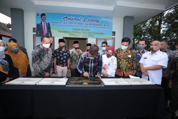 Resmikan Guest House Desa Wisata Pujon Kidul, Gus Menteri: Ini Luar Biasa - JPNN.COM