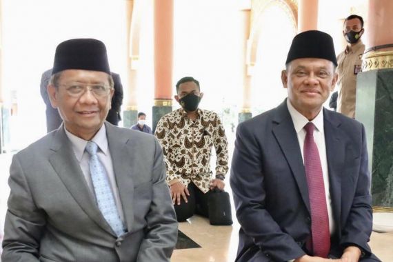 Mahfud Bertemu Jenderal Gatot di Sebuah Masjid, Bicara dari Hati ke Hati - JPNN.COM