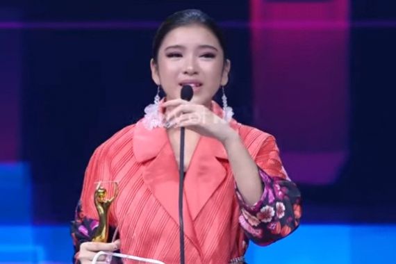 Tiara Andini Menangis di Panggung AMI Awards 2020 - JPNN.COM
