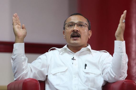 Ferdinand: Pak Jokowi Jangan Dibiarkan Sendirian, Lawannya Banyak - JPNN.COM
