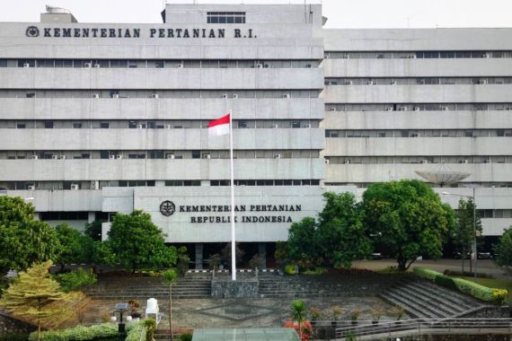 Kementan Terus Mengawal Masa Panen Padi di Semua Wilayah Indonesia - JPNN.COM