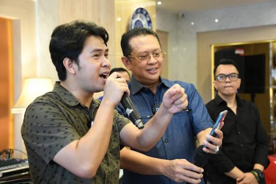 Ketua MPR dan Cakra Khan Undi Give Away Bamsoet Channel Putaran Ketujuh - JPNN.COM