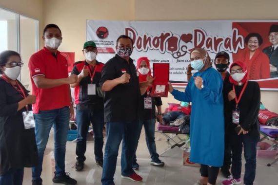 PDIP DKI Bakal Gelar Donor Darah Tiga Bulan Sekali - JPNN.COM
