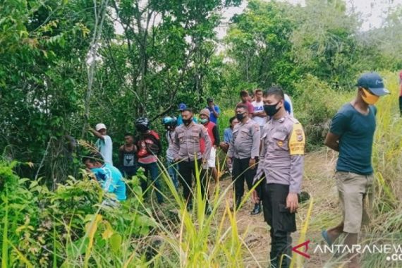 Polisi Temukan Barang Bukti pada Mayat Tanpa Identitas yang Tergantung di Hutan, Bisa jadi Petunjuk - JPNN.COM
