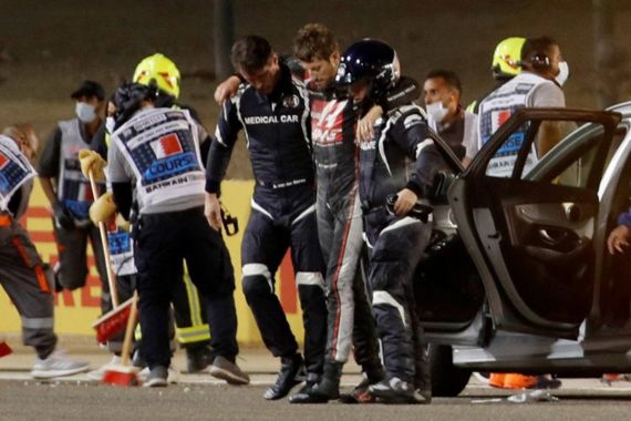 Mobil Terbelah Dua, Api Berkobar, Ajaib Romain Grosjean Selamat - JPNN.COM