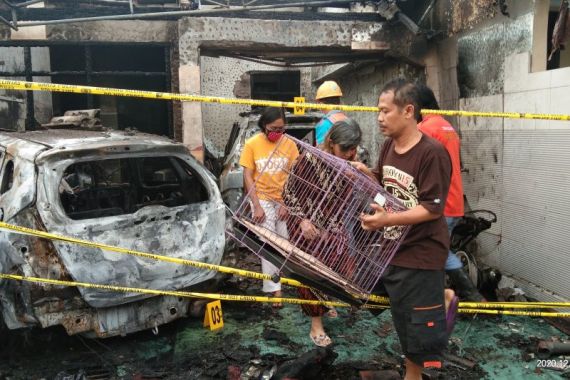 Pejabat Pemkab Tulungagung Diteror, Terdengar Ledakan, Seketika Rumah Terbakar - JPNN.COM