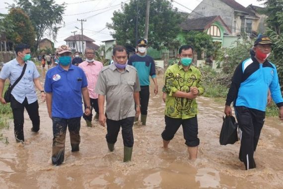 Deliserdang Diterjang Banjir, 5 Orang Meninggal Dunia, 3 Lainnya Belum Ditemukan - JPNN.COM