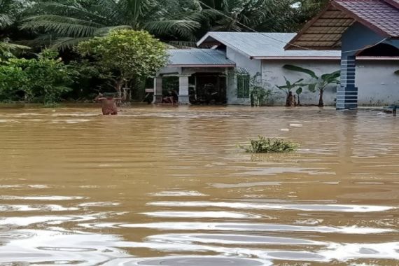763 Rumah di Langkat Terendam Banjir - JPNN.COM