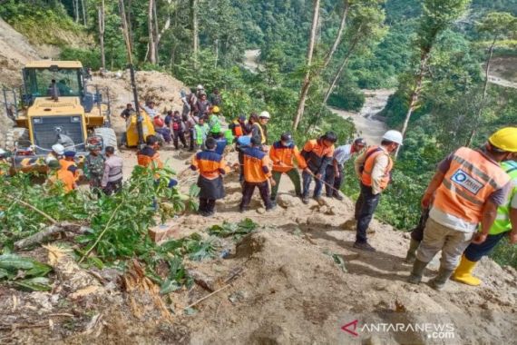 LaNyalla Sampaikan Dukacita untuk Korban Longsor Tapanuli Selatan - JPNN.COM