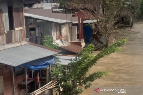Sungai Deli Kembali Meluap, Ratusan Rumah di Medan Terendam Banjir - JPNN.COM
