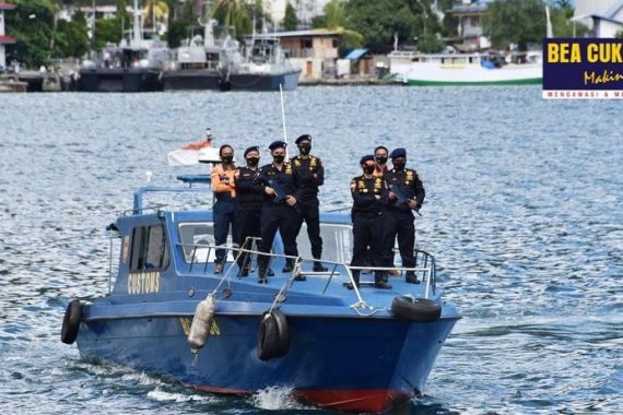 Bea Cukai Jayapura dan Ternate Gencarkan Patroli Jaga Perairan Wilayah Timur Indonesia - JPNN.COM