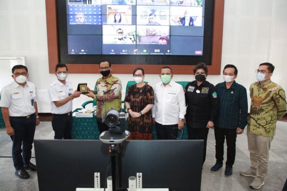 BAP DPD RI Mediasi Pengaduan Penghuni Rumah Negara Eks PNS PJKA Bandung - JPNN.COM