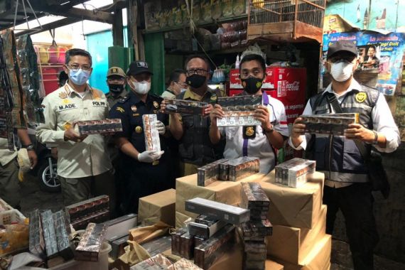 Bea Cukai Cirebon Amankan Ratusan Ribu Batang Rokok Ilegal - JPNN.COM