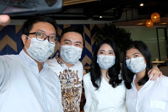 Pertama di Indonesia, SOFTIES Hadirkan Masker Bermotif Batik 3 Lapis Sekali Pakai - JPNN.COM