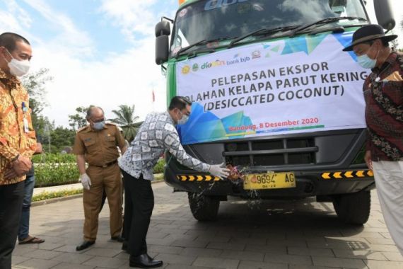 Jawa Barat Ekspor 20 Ton Kelapa Parut Kering ke Arab Saudi, Nilainya Mencapai Rp 424 Juta - JPNN.COM
