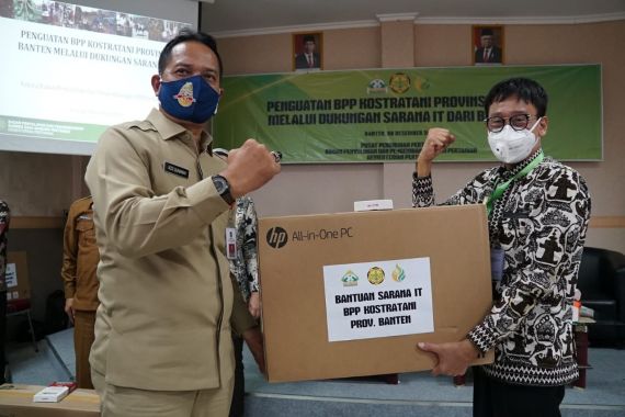 Kementan Salurkan 73 Paket IT ke BPP Banten - JPNN.COM