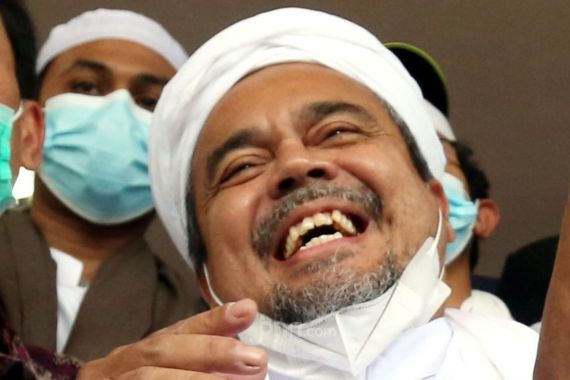 Habib Rizieq Tetap Tersenyum, Anggap Kasus yang Dihadapi Urusan Politik - JPNN.COM