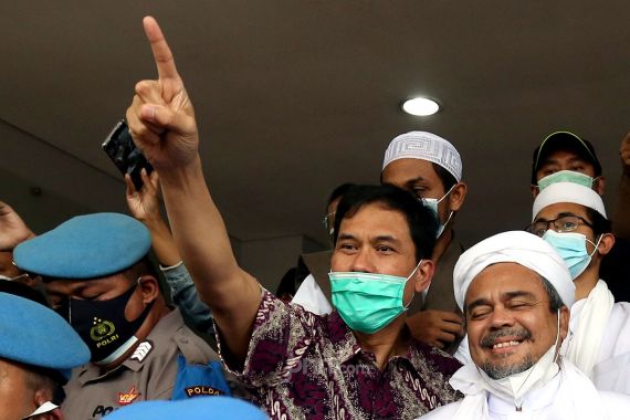 Munarman: Rakyat Indonesia Menunggu Jokowi Diperlakukan seperti Habib Rizieq - JPNN.COM