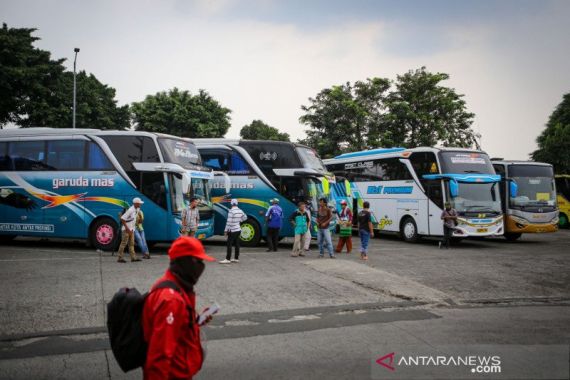 Menjelang Natal-Tahun Baru, Jumlah Penumpang di Terminal Kalideres Mulai Meningkat - JPNN.COM