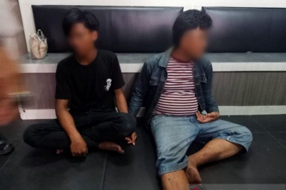 Antar Nasi Bungkus ke Tahanan, Polisi Curiga, Setelah Dicek, Ferry dan Fatan Tak Bisa Mengelak - JPNN.COM