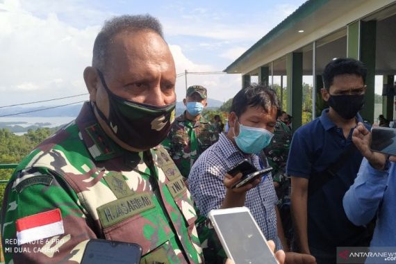 Letjen TNI Herman Asaribab Meninggal Dunia, Pemprov Papua Imbau Warga Kibarkan Bendera Setengah Tiang - JPNN.COM
