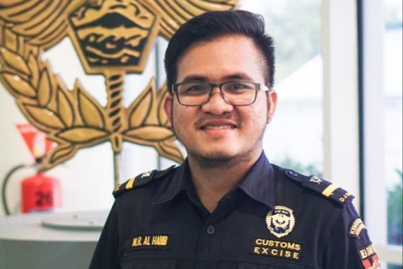 Pegawai Bea Cukai Muhammad Rifki Al Habib Raih Anugerah ASN 2020 - JPNN.COM