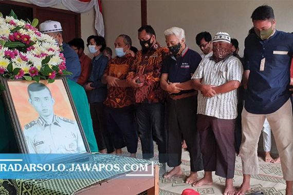 Tangis Istri Bripka Slamet Mulyono Membuat Penghuni Asrama Penasaran - JPNN.COM