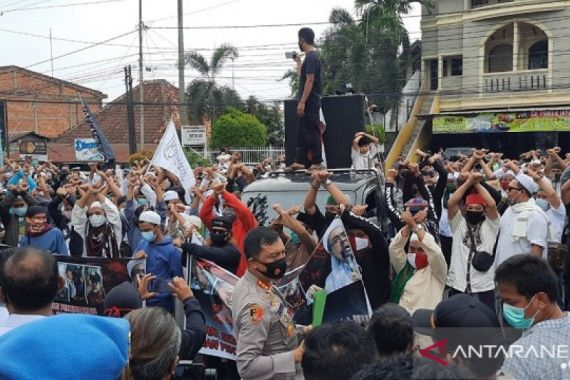 Unjuk Rasa Aliansi Umat Islam Dibubarkan Irjen Albertus Rachmad - JPNN.COM