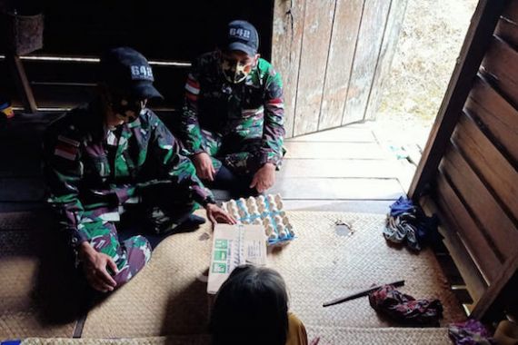 Peringati Hari Juang TNI AD, Satgas Pamtas Yonif 642 Gelar Sunatan Massal Gratis dan Bagikan Sembako - JPNN.COM