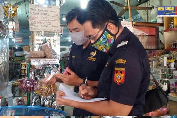 Bea Cukai Pontianak Laksanakan Monitoring Harga Transaksi Pasar Hasil Tembakau - JPNN.COM